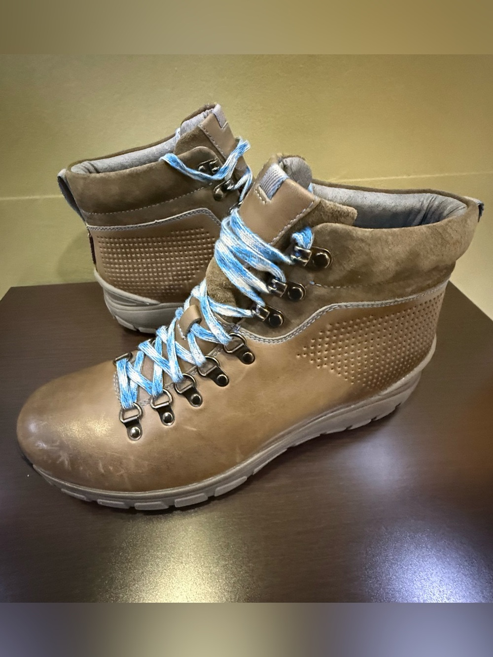 Clarks Wave Walk Women’s 9.5M Leather Lace Up Hiking Boots Brown